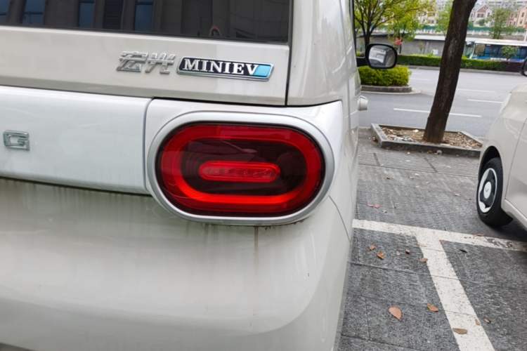 Used Wuling Hongguang MINIEV 2024 3rd Generation 215km Youth Edition Right Rear Taillight