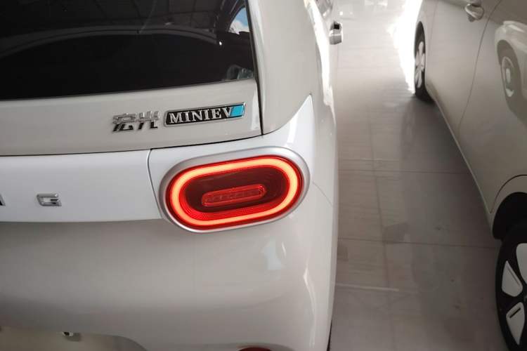 Used Wuling Hongguang MINIEV 2024 3rd Generation 215km Youth Edition Right Rear Taillight