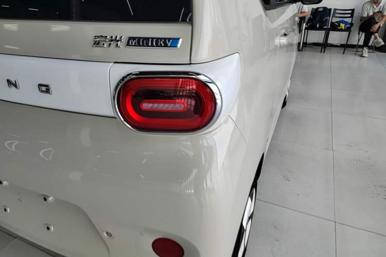 Used Wuling Hongguang MINIEV 2024 3rd Generation 215km Advanced Version Right Rear Taillight