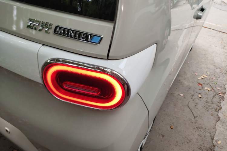 Used Wuling Hongguang MINIEV 2024 3rd Generation 215km Advanced Version Right Rear Taillight