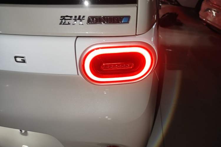 Used Wuling Hongguang MINIEV 2024 3rd Generation 215km Youth Edition Right Rear Taillight