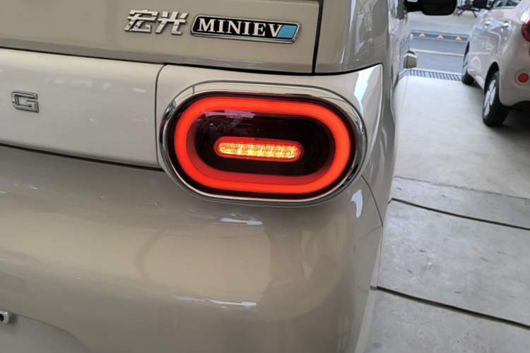 Used Wuling Hongguang MINIEV 2024 3rd Generation 215km Youth Edition Right Rear Taillight