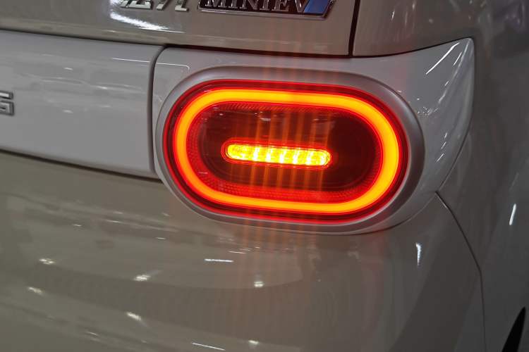 Used Wuling Hongguang MINIEV 2024 3rd Generation 215km Youth Edition Right Rear Taillight