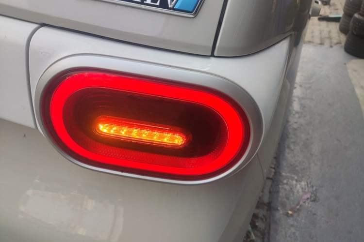 Used Wuling Hongguang MINIEV 2024 3rd Generation 215km Youth Edition Right Rear Taillight