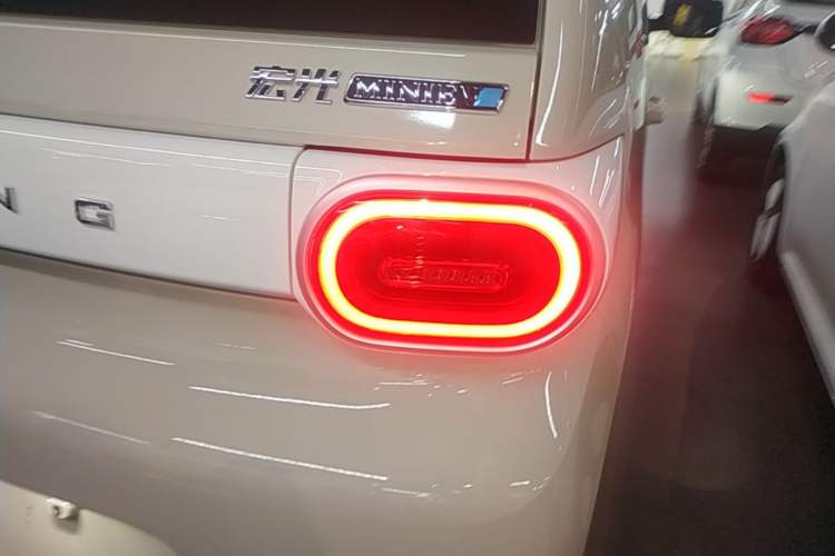 Used Wuling Hongguang MINIEV 2024 3rd Generation 215km Youth Edition Right Rear Taillight