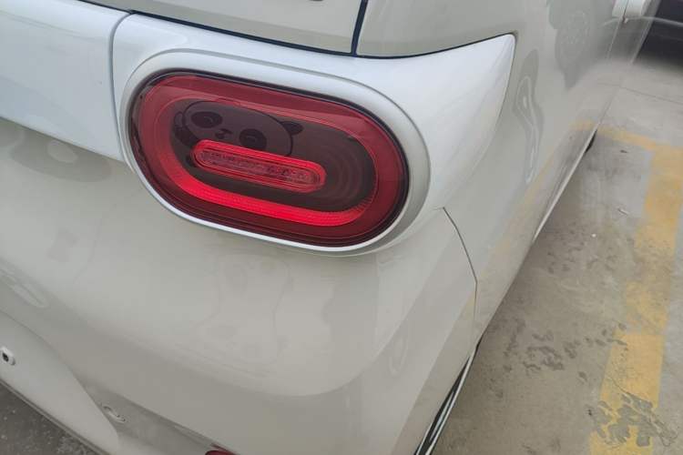 Used Wuling Hongguang MINIEV 2024 3rd Generation 215km Youth Edition Right Rear Taillight