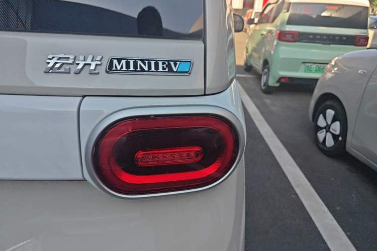 Used Wuling Hongguang MINIEV 2024 3rd Generation 215km Youth Edition Right Rear Taillight
