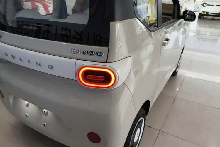 Used Wuling Hongguang MINIEV 2024 3rd Generation 215km Youth Edition Right Rear Taillight