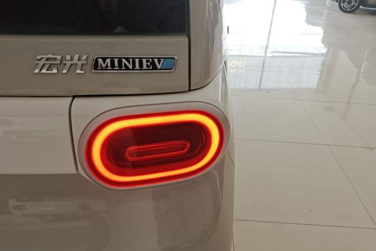 Used Wuling Hongguang MINIEV 2024 3rd Generation 215km Youth Edition Right Rear Taillight