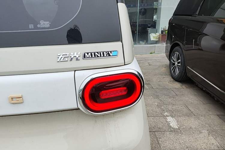 Used Wuling Hongguang MINIEV 2024 3rd Generation 215km Advanced Version Right Rear Taillight