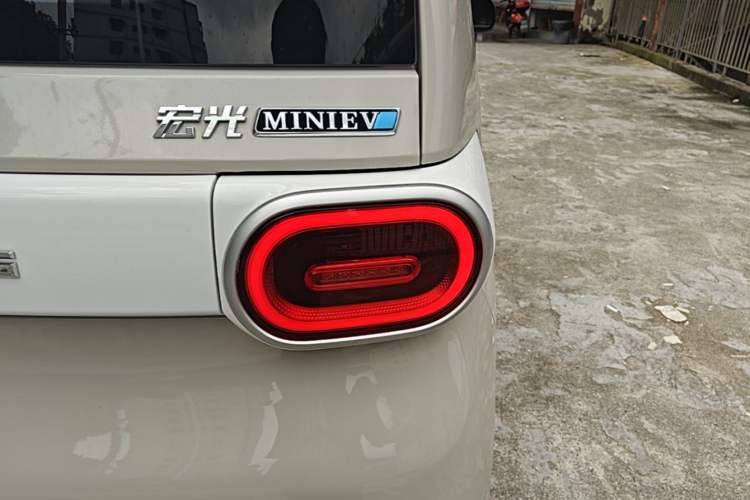 Used Wuling Hongguang MINIEV 2024 3rd Generation 215km Youth Edition Right Rear Taillight