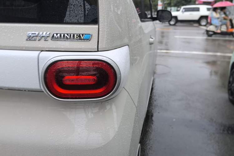 Used Wuling Hongguang MINIEV 2024 3rd Generation 215km Youth Edition Right Rear Taillight