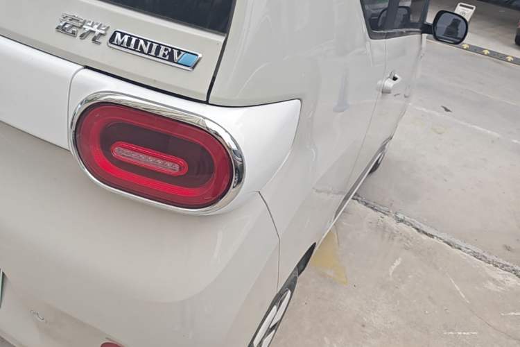 Used Wuling Hongguang MINIEV 2024 3rd Generation 215km Advanced Version Right Rear Taillight