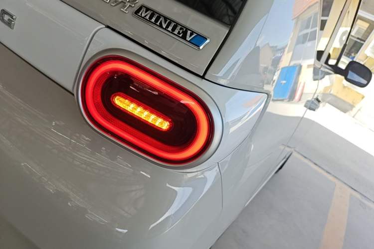 Used Wuling Hongguang MINIEV 2024 3rd Generation 215km Youth Edition Right Rear Taillight