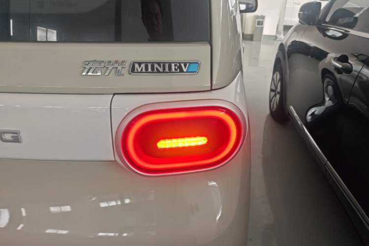 Used Wuling Hongguang MINIEV 2024 3rd Generation 215km Youth Edition Right Rear Taillight