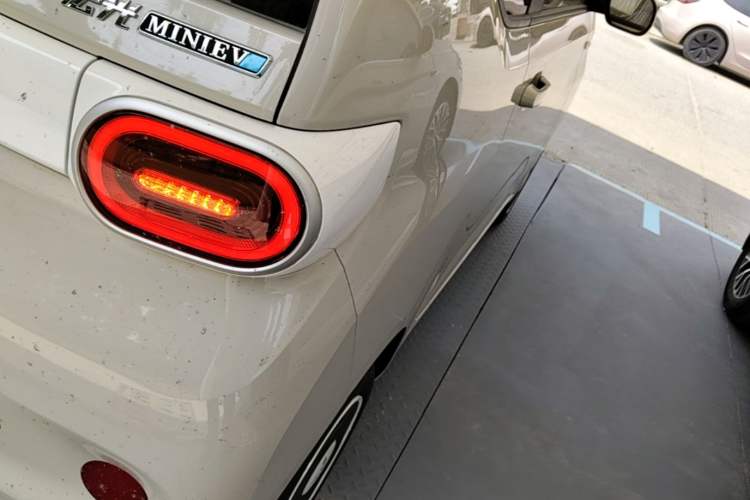 Used Wuling Hongguang MINIEV 2024 3rd Generation 215km Youth Edition Right Rear Taillight