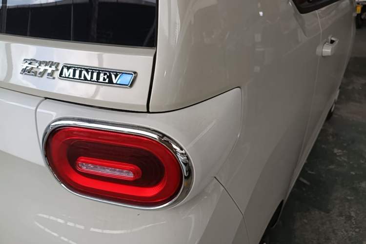 Used Wuling Hongguang MINIEV 2024 3rd Generation 215km Advanced Version Right Rear Taillight