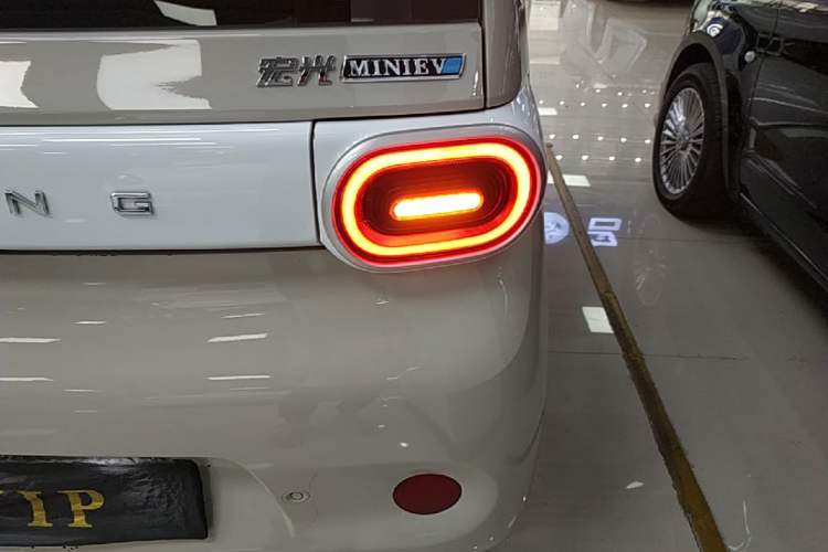 Used Wuling Hongguang MINIEV 2024 3rd Generation 215km Youth Edition Right Rear Taillight