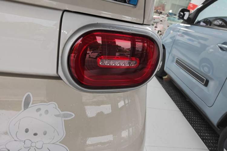 Used Wuling Hongguang MINIEV 2024 3rd Generation 215km Youth Edition Right Rear Taillight
