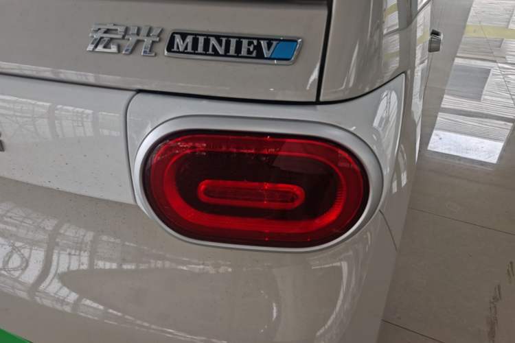 Used Wuling Hongguang MINIEV 2024 3rd Generation 215km Youth Edition Right Rear Taillight