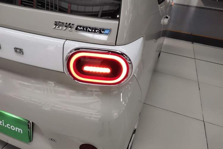 Used Wuling Hongguang MINIEV 2024 3rd Generation 215km Advanced Version Right Rear Taillight