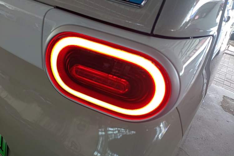 Used Wuling Hongguang MINIEV 2024 3rd Generation 215km Youth Edition Right Rear Taillight