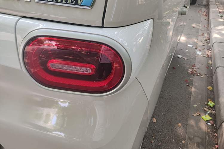 Used Wuling Hongguang MINIEV 2024 3rd Generation 215km Youth Edition Right Rear Taillight