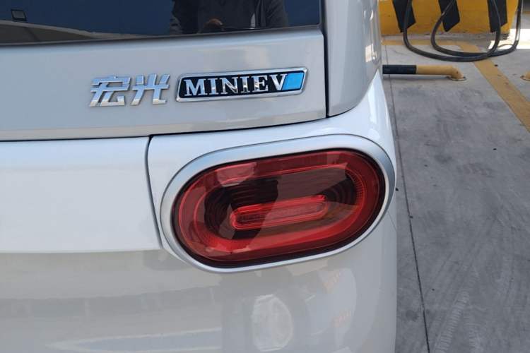 Used Wuling Hongguang MINIEV 2024 3rd Generation 215km Youth Edition Right Rear Taillight