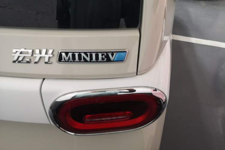 Used Wuling Hongguang MINIEV 2024 3rd Generation 215km Advanced Version Right Rear Taillight