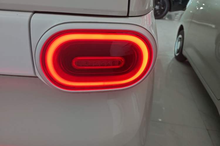 Used Wuling Hongguang MINIEV 2024 3rd Generation 215km Youth Edition Right Rear Taillight