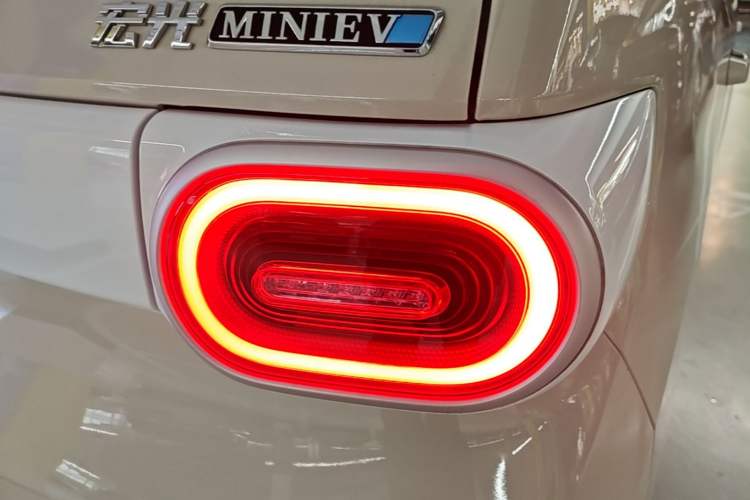 Used Wuling Hongguang MINIEV 2024 3rd Generation 215km Youth Edition Right Rear Taillight