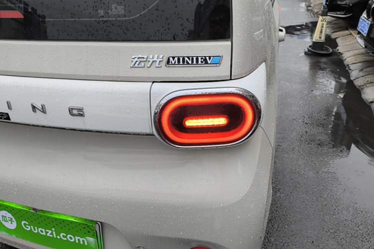 Used Wuling Hongguang MINIEV 2024 3rd Generation 215km Advanced Version Right Rear Taillight