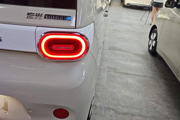 Used Wuling Hongguang MINIEV 2024 3rd Generation 215km Advanced Version Right Rear Taillight