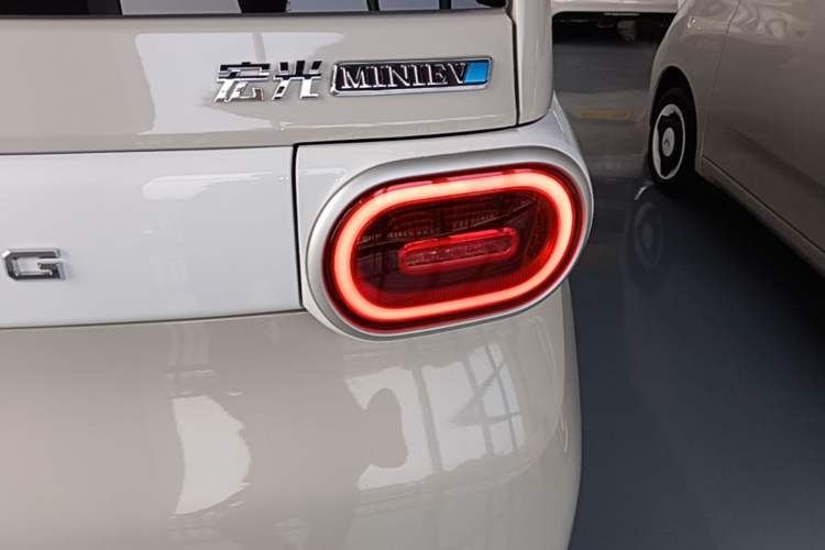 Used Wuling Hongguang MINIEV 2024 3rd Generation 215km Youth Edition Right Rear Taillight