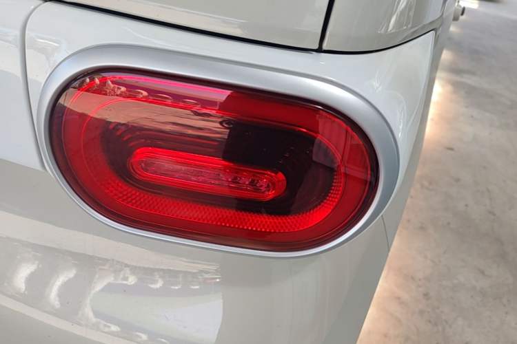 Used Wuling Hongguang MINIEV 2024 3rd Generation 215km Youth Edition Right Rear Taillight