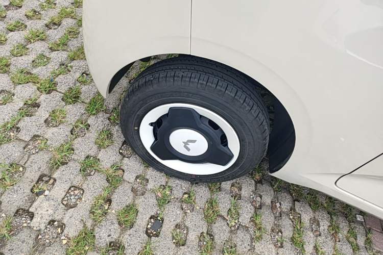 Used Wuling Hongguang MINIEV 2024 3rd Generation 215km Youth Edition Right Rear Wheel Hub