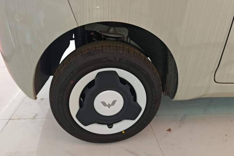Used Wuling Hongguang MINIEV 2024 3rd Generation 215km Youth Edition Right Rear Wheel Hub