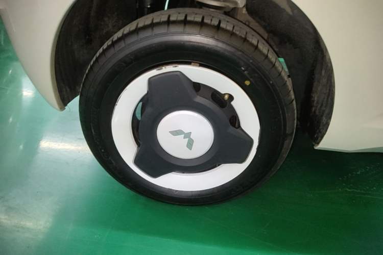 Used Wuling Hongguang MINIEV 2024 3rd Generation 215km Youth Edition Right Rear Wheel Hub
