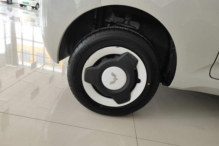 Used Wuling Hongguang MINIEV 2024 3rd Generation 215km Youth Edition Right Rear Wheel Hub
