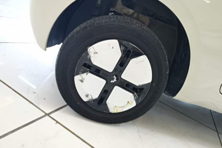 Used Wuling Hongguang MINIEV 2024 3rd Generation 215km Advanced Version Right Rear Wheel Hub