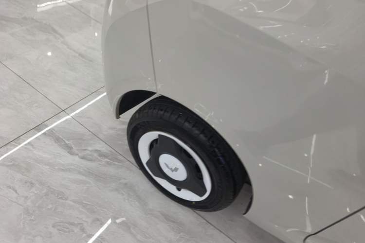 Used Wuling Hongguang MINIEV 2024 3rd Generation 215km Youth Edition Right Rear Wheel Hub
