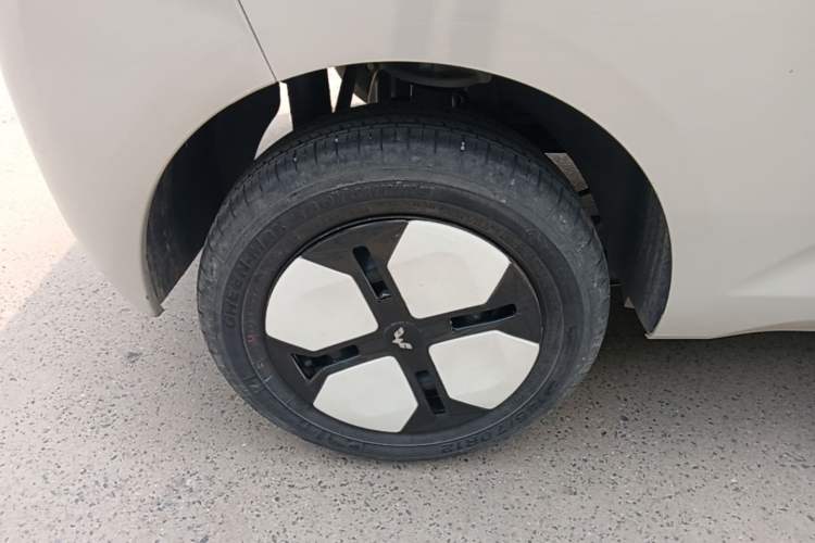 Used Wuling Hongguang MINIEV 2024 3rd Generation 215km Advanced Version Right Rear Wheel Hub