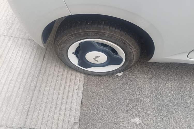 Used Wuling Hongguang MINIEV 2024 3rd Generation 215km Youth Edition Right Rear Wheel Hub