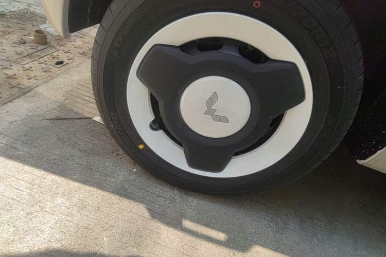 Used Wuling Hongguang MINIEV 2024 3rd Generation 215km Youth Edition Right Rear Wheel Hub