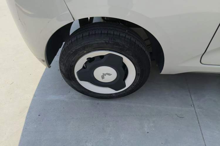 Used Wuling Hongguang MINIEV 2024 3rd Generation 215km Youth Edition Right Rear Wheel Hub