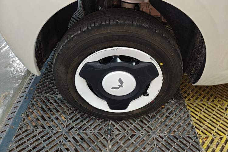 Used Wuling Hongguang MINIEV 2024 3rd Generation 215km Youth Edition Right Rear Wheel Hub
