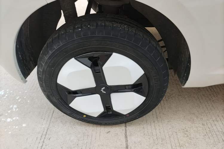 Used Wuling Hongguang MINIEV 2024 3rd Generation 215km Youth Edition Right Rear Wheel Hub