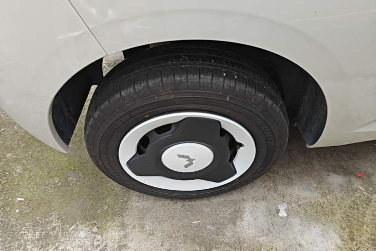 Used Wuling Hongguang MINIEV 2024 3rd Generation 215km Youth Edition Right Rear Wheel Hub