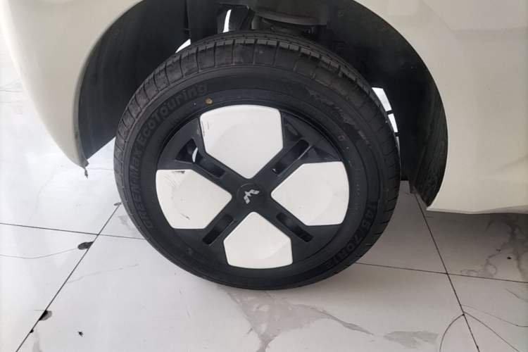 Used Wuling Hongguang MINIEV 2024 3rd Generation 215km Youth Edition Right Rear Wheel Hub