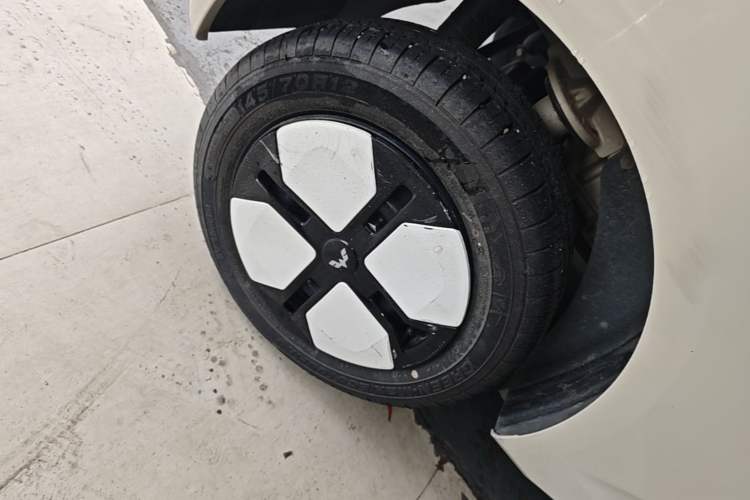 Used Wuling Hongguang MINIEV 2024 3rd Generation 215km Advanced Version Right Rear Wheel Hub